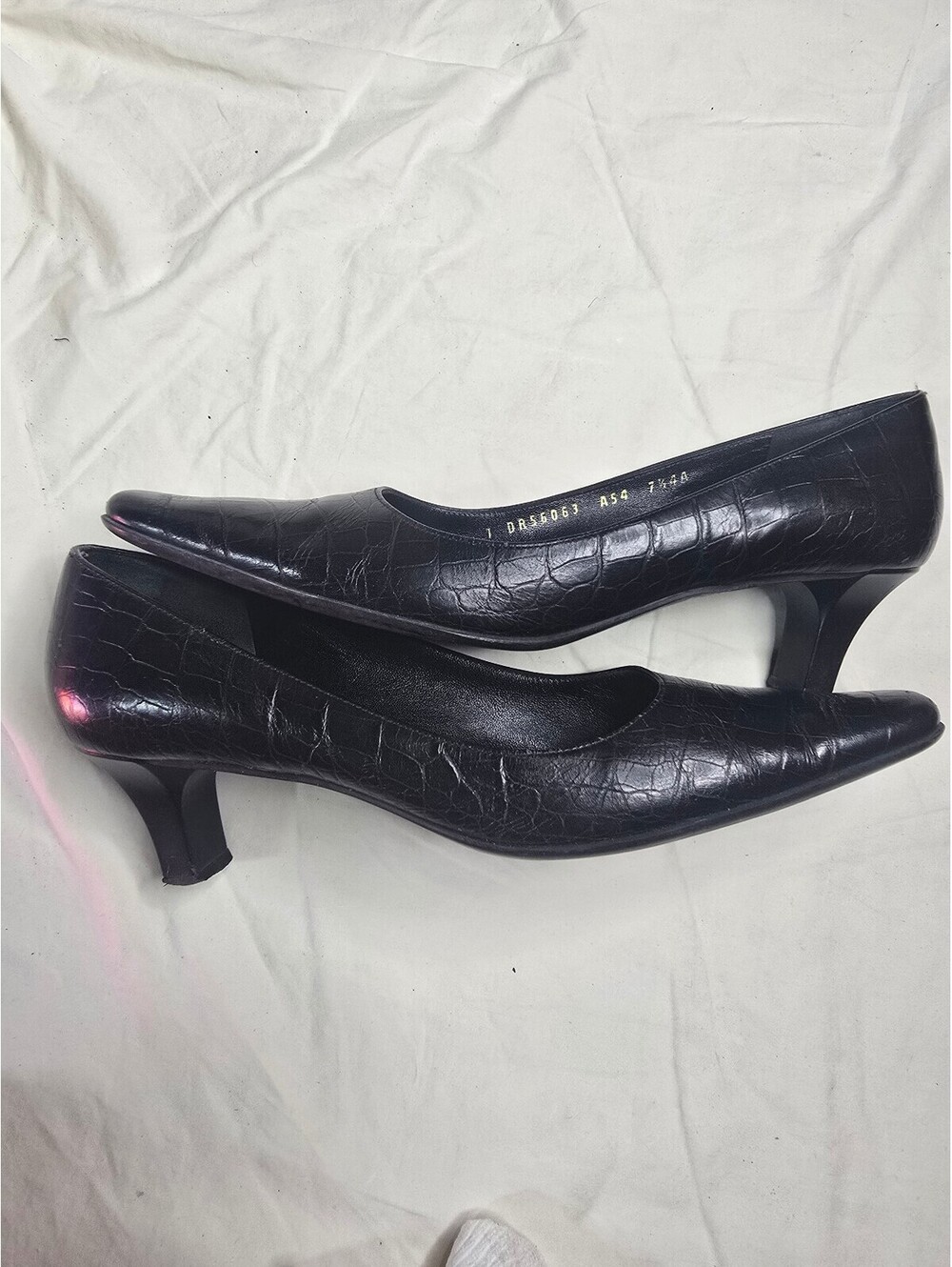Salvatore Ferragamo Vintage Black Croc Embossed Leather Pumps Size 7.5 A